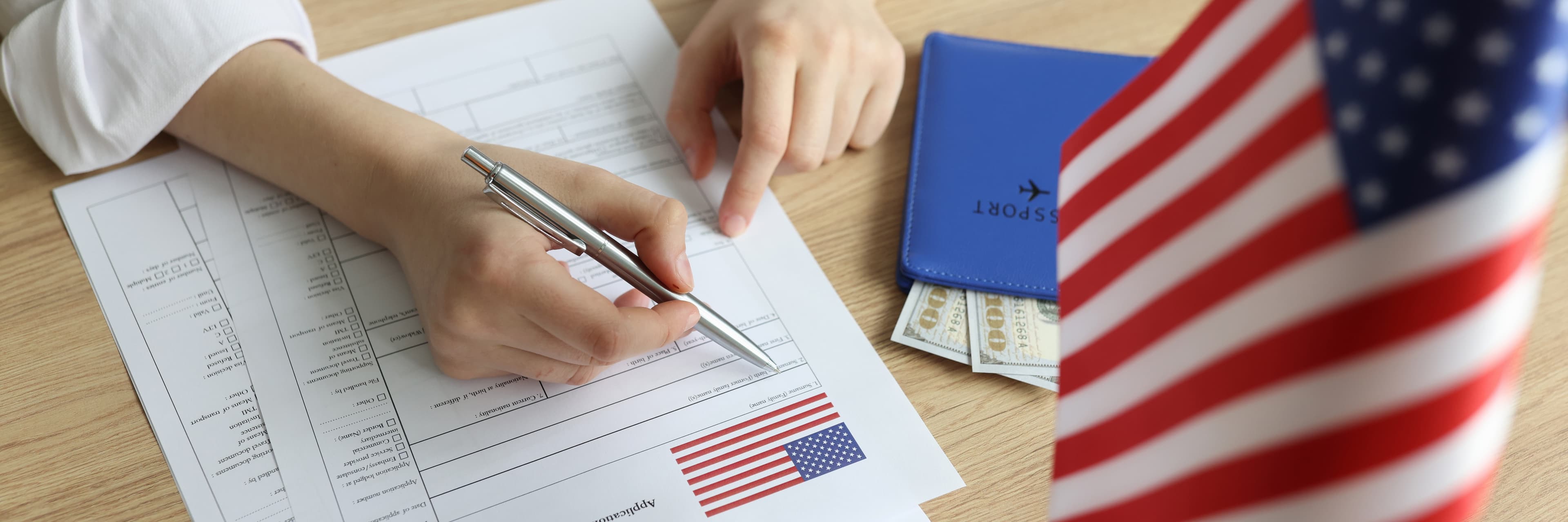 Bandera de Estados Unidos e inversión en dólares